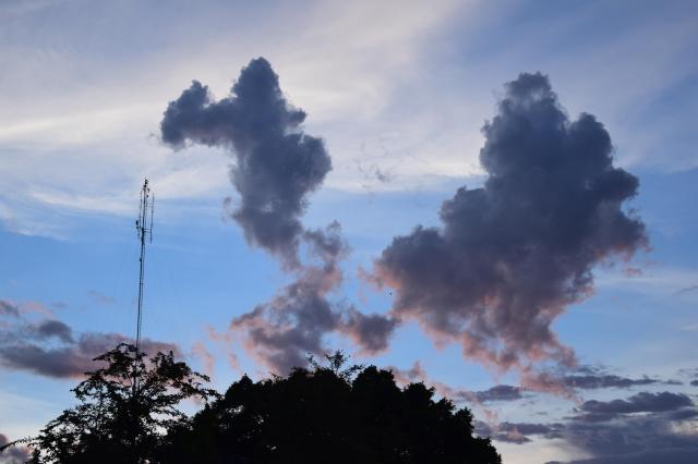 More uncanny clouds (from Wat Botum Park)